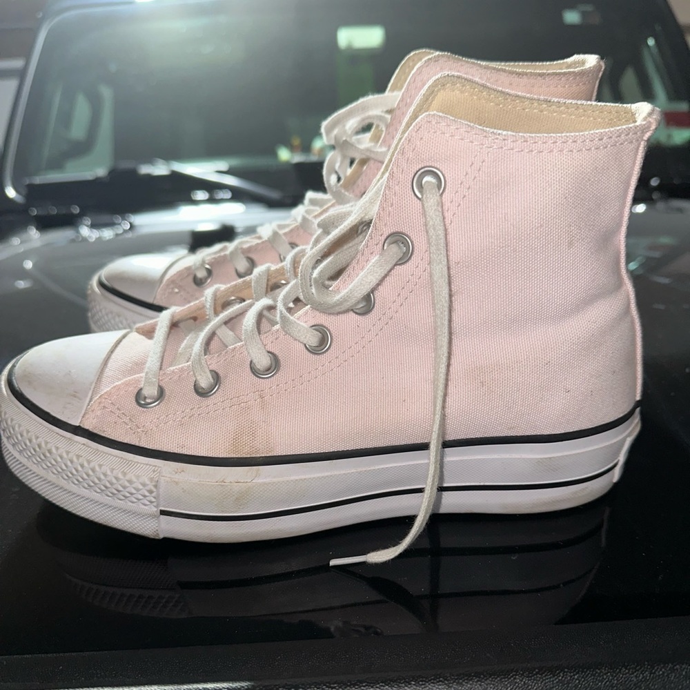Womens 7.5 converse